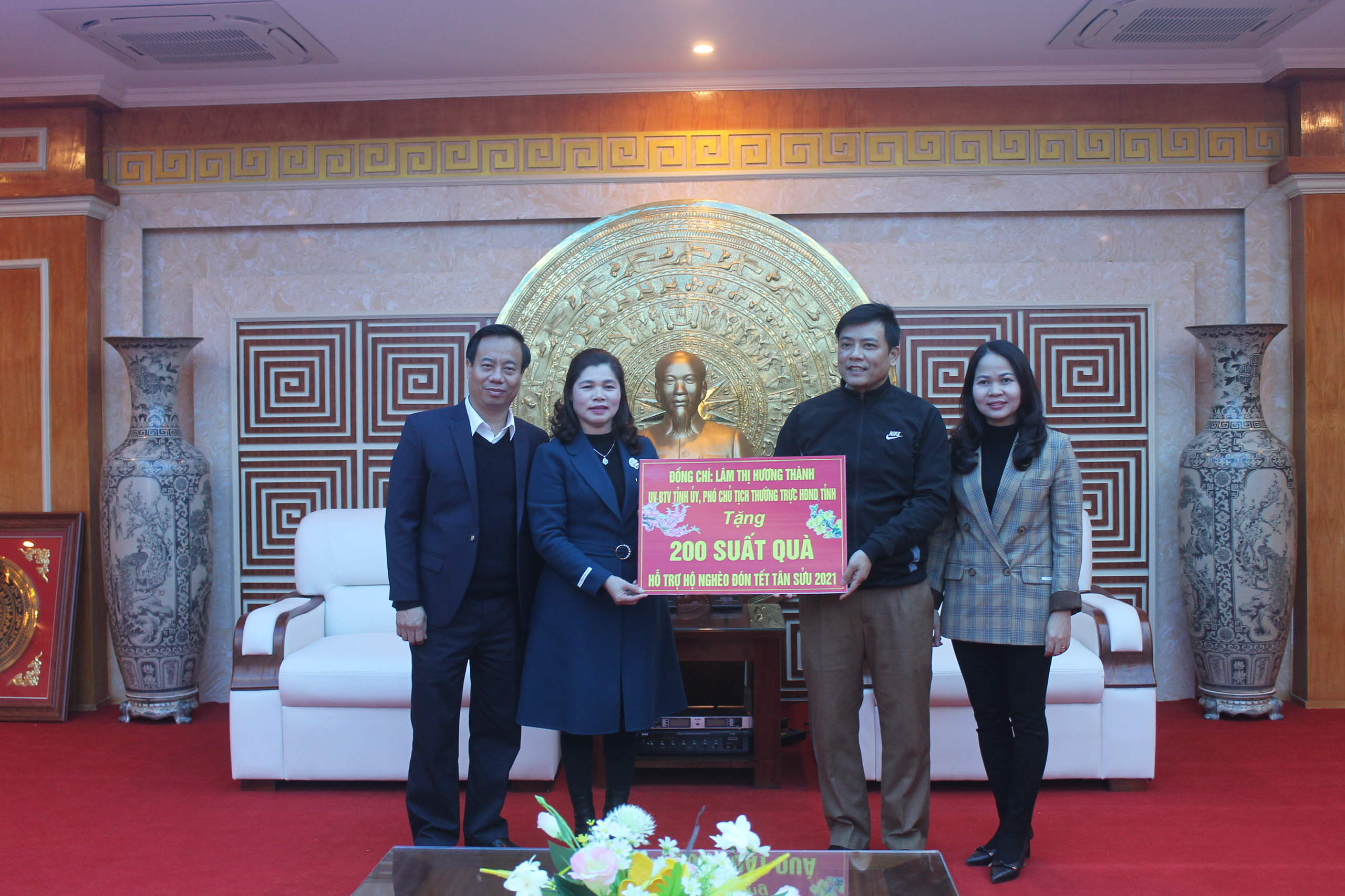 Phó Chủ tịch Thường trực HĐND tỉnh Lâm Thị Hương Thành thăm, chúc tết một số gia đình chính sách,...